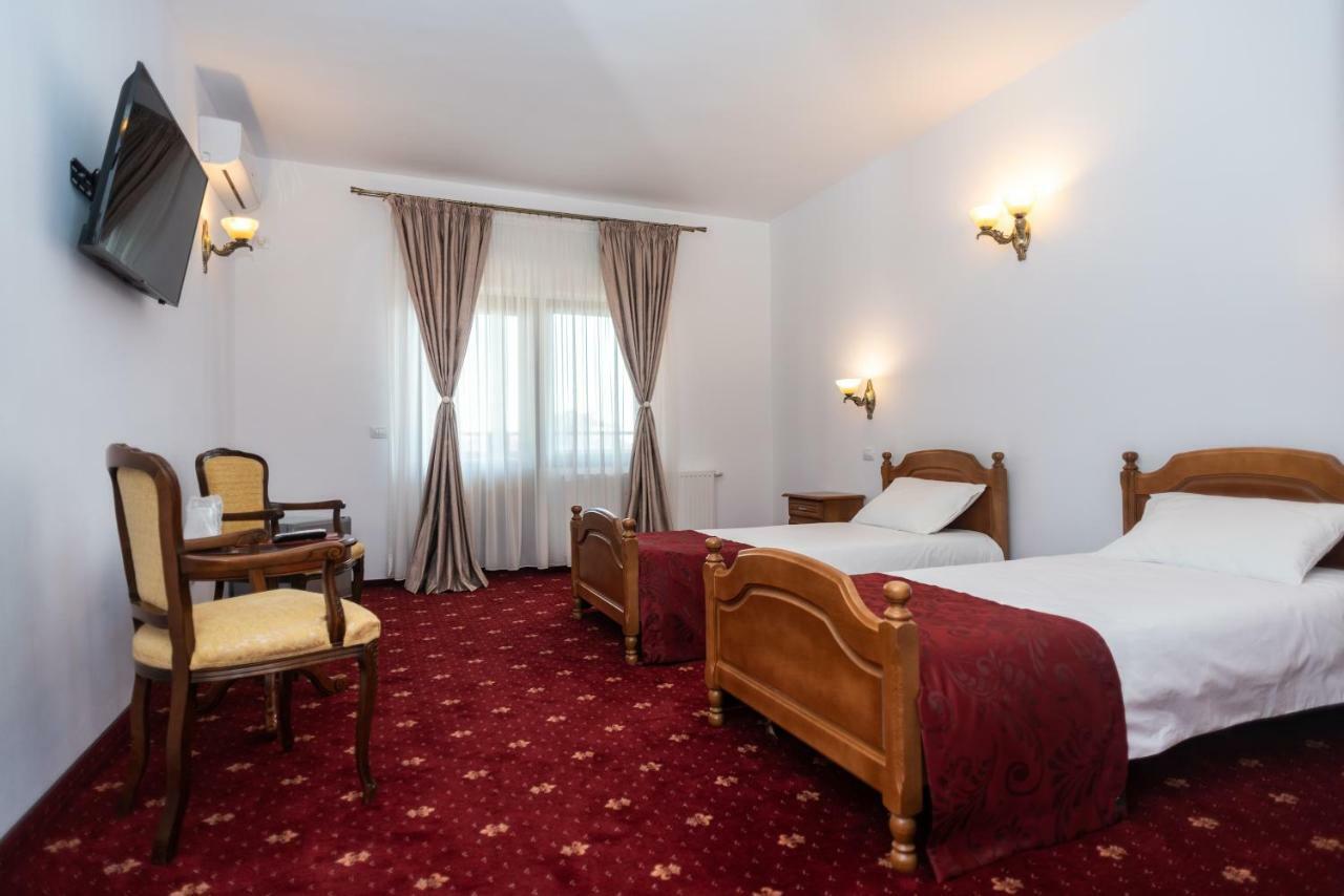 Tango Margo Hotel Valea Lupului  Eksteriør billede